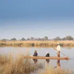Súbase a un barco para disfrutar de una perspectiva única del borde del agua.