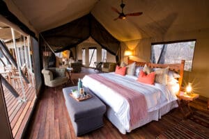 VerneysCamp-UpperLevelDormitorio-LujoSala