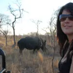 Avistamiento de rinocerontes en un safari por la Reserva de Sabi Sands. 
