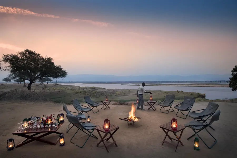 Fogata en el campamento Zambezi Expeditions en Mana Pools, Zimbabue | Go2Africa