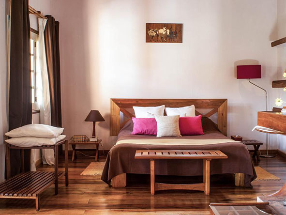 Your room at Couleur Café provides an elegant blend of modern decor and Madagascan crafts.