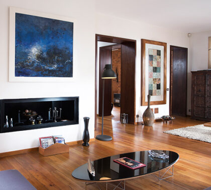 Maison Galleni has a pleasing combination of occasional antiques and mid-century pieces.