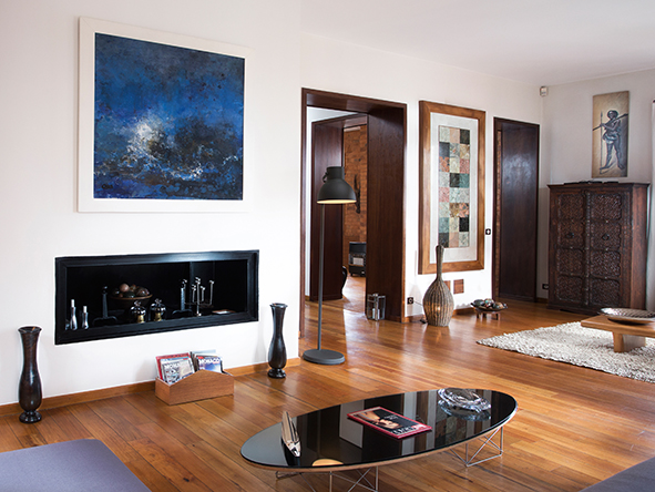 Maison Galleni has a pleasing combination of occasional antiques and mid-century pieces.