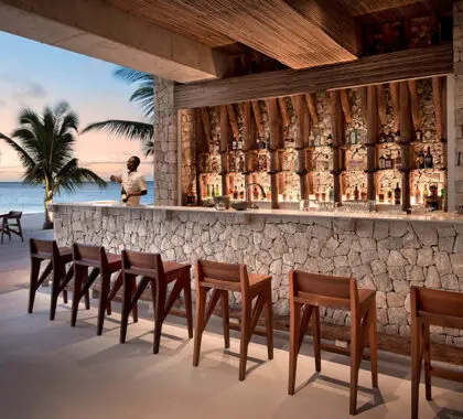 The bar at Miavana.