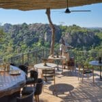 La mejor forma de disfrutar del almuerzo es en la terraza del Singita Pamushana.