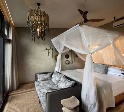 Disfrute de la elegante serenidad de su lujosa suite.