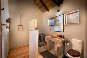 KhwaiBushCampamento-Baño-Habitación-Estándar