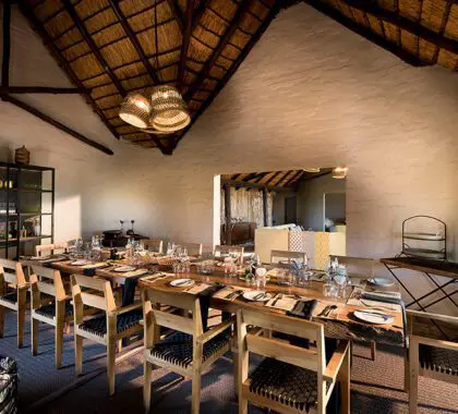 KhwaiBushCamp-Interior-Almoço