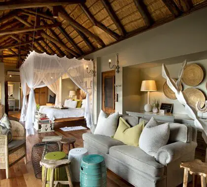 Estas elegantes suites con preciosos suelos de madera ofrecen unas vistas excepcionales del río Sabie. 