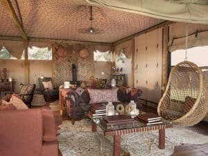 Recientemente reconstruido, el Somalisa Tented Camp ha mejorado su nivel de alojamiento hasta ofrecer comodidad y lujo absolutos.