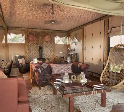 Recientemente reconstruido, el Somalisa Tented Camp ha mejorado su nivel de alojamiento hasta ofrecer comodidad y lujo absolutos.