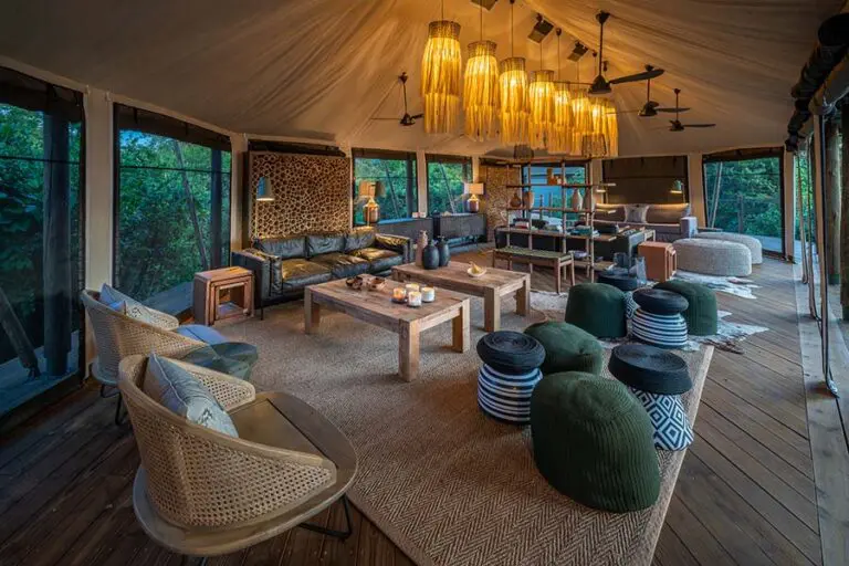 Magashi Camp main lounge.