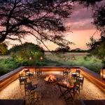 Una acogedora hoguera es sinónimo de safari africano.  