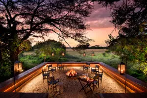 Una acogedora hoguera es sinónimo de safari africano.  