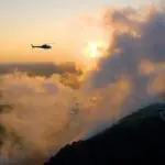 Disfrute de la vista de las cataratas desde un helicóptero. 