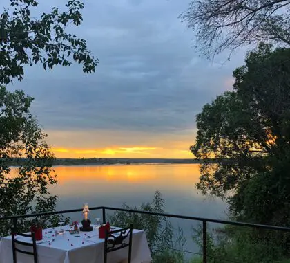 Chundukwa-River-Lodge_dinner