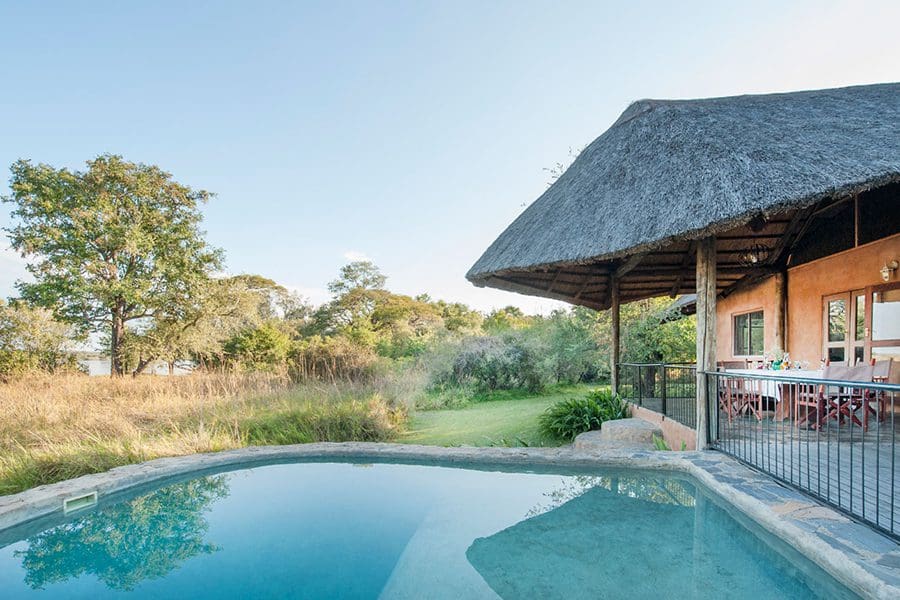 ChundukwaRiverLodge-SwimmingPool-DeckPatio