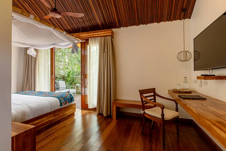 hemingways-retreat-kigali-deluxe-king-room-interior-2