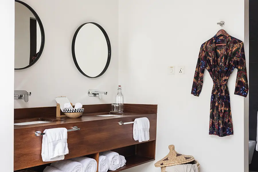 hemingways-retreat-kigali-luxury-pool-villa-bathroom-1