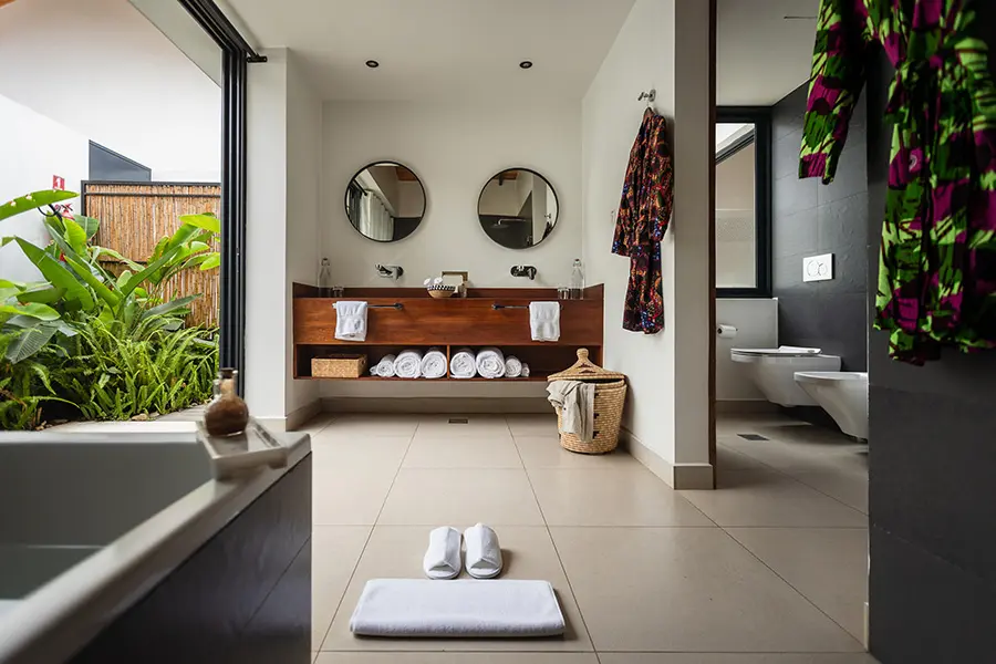 hemingways-retreat-kigali-luxury-pool-villa-bathroom-2