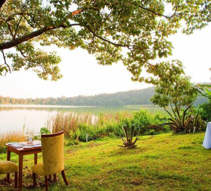 Luch by the river at Lake Dulini Lodge.