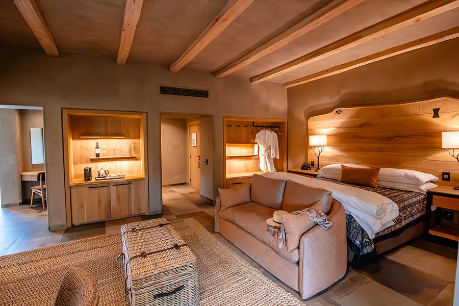 kapama-river-lodge-kapama-royalsuite-bed-view