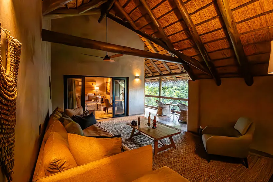 kapama-river-lodge-kapama-royalsuite-lounge-area-and-deck