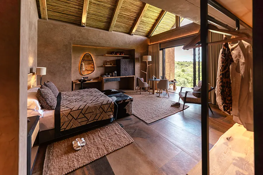 kapama-river-lodge-tamboti-superior-suite-bed-interior-top-floor-view