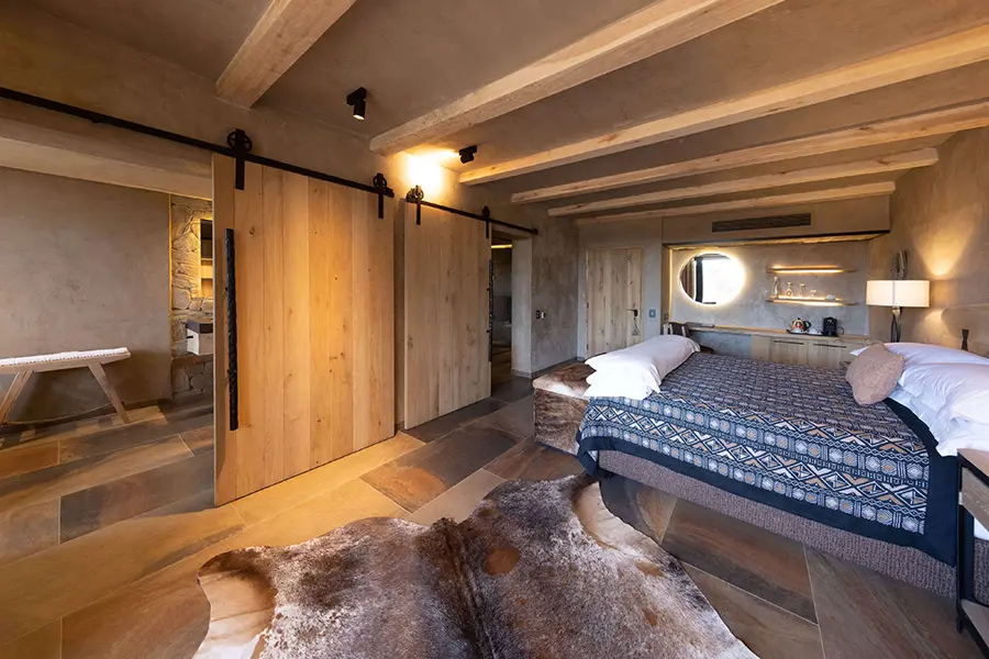 kapama-river-lodge-marula-suite-and-bathroom