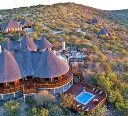 El Etosha Mountain Lodge está perfectamente encaramado a una colina de dolomita.