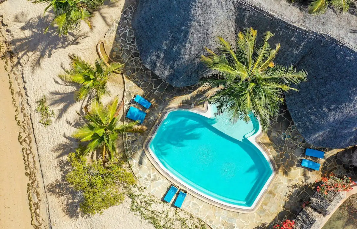 swimming-pool-at-manda-bay