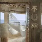 El lugar perfecto para una siesta, con la brisa de la isla entrando por la ventana.