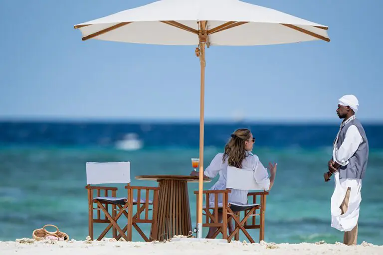 Al fresco dining | Fanjove Island 