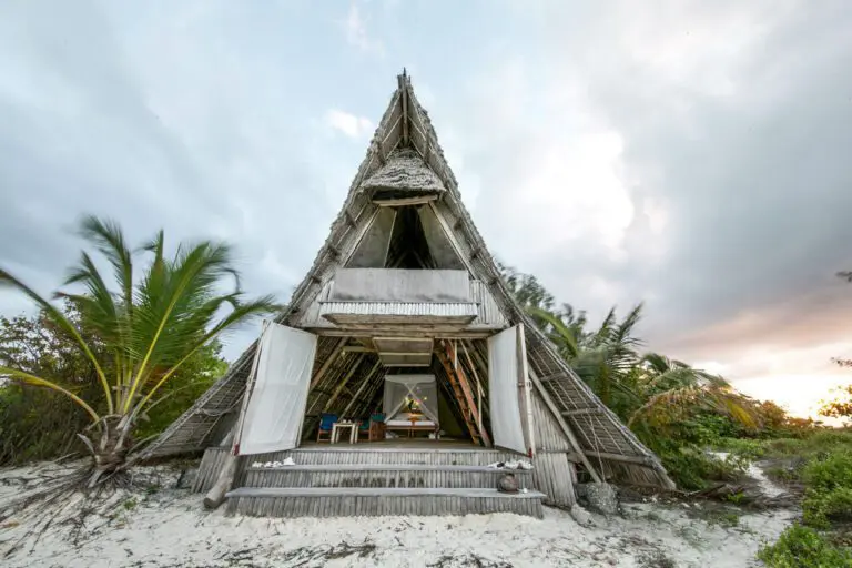 Tanzania - Fanjove Island - Banda - front view