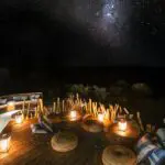 Contemple las estrellas desde la cubierta principal.