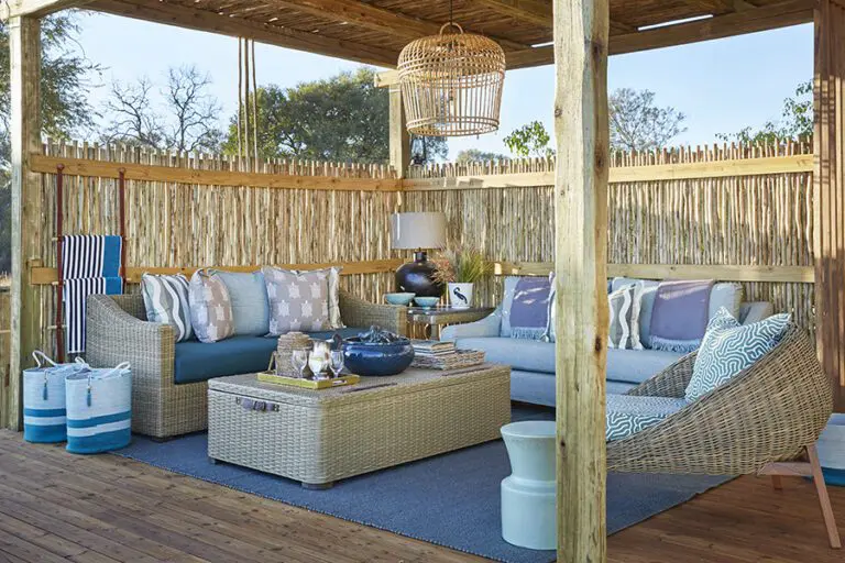 Pabellón de la piscina.