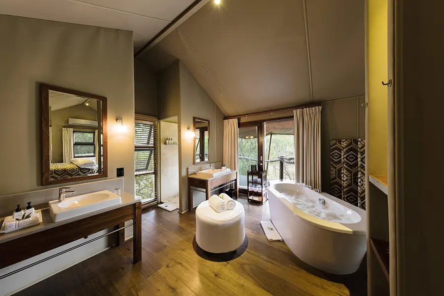 kapama-buffalo-campamento-baño
