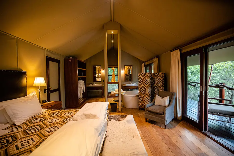 kapama-buffalo-camping-dormitorio
