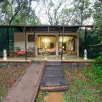 Extérieur de la tente de Nairobi Tented Camp.