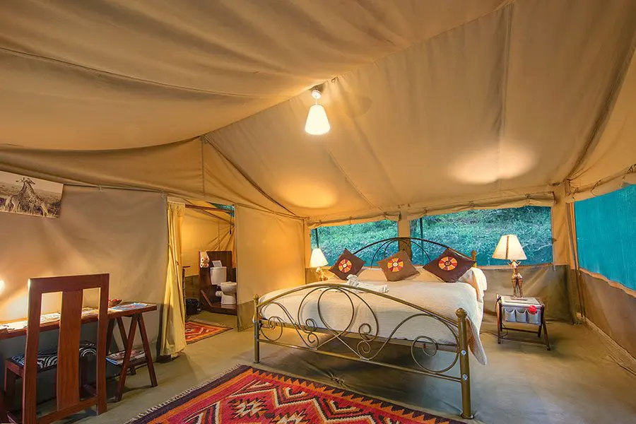 Interior de la tienda del Nairobi Tented Camp.