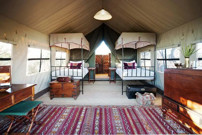 A twin suite at Camp Kalahari.