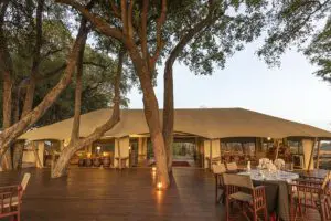 Exterior del Duba Explorers Camp.