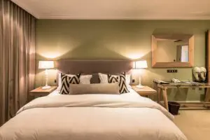 Interior de la habitación del Hotel Sugar.