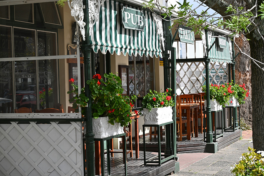 Franschhoek town is lined with beautiful architecture, shops, restaurants, cafe's and  quaint pubs. 