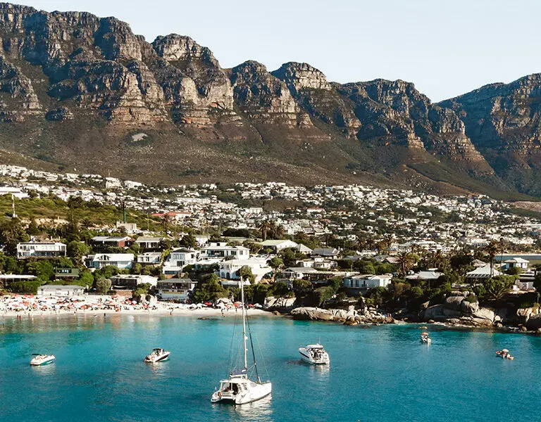La mezcla de ciudad, costa y montaña de Ciudad del Cabo es el complemento perfecto para un safari.