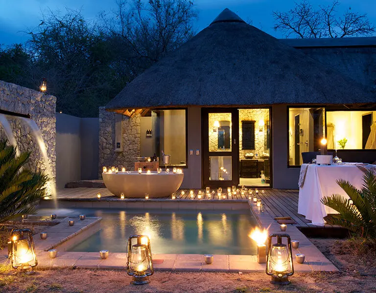 Una romántica cena privada en su suite | Londolozi Private Granite Suites