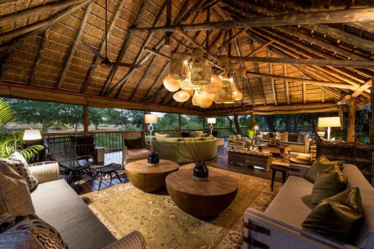 Lounge area at is Sabi Sabi Bush Lodge.