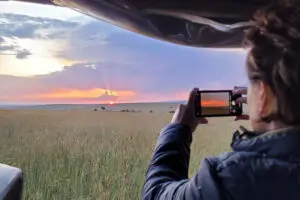 Capturando la puesta de sol en el Masai Mara. 