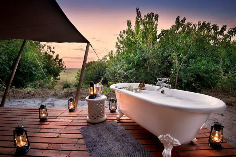 Luxury bath with a view in Linyanti.