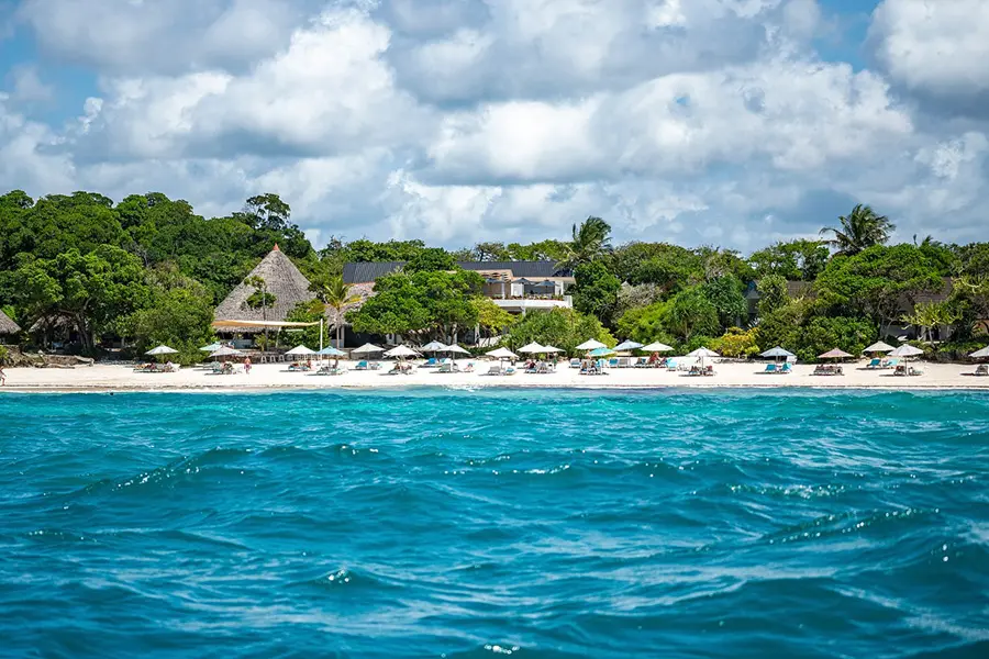 Vista de la playa de Chale Island Resort.